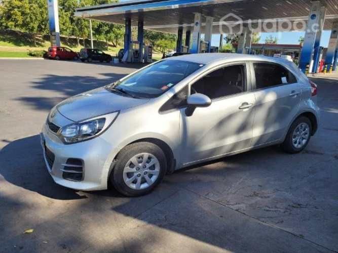 Kia rio5 buen estado 2016