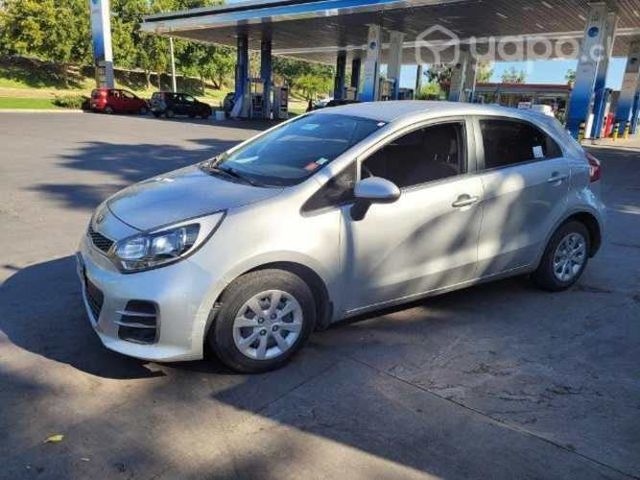 Kia rio5 buen estado 2016