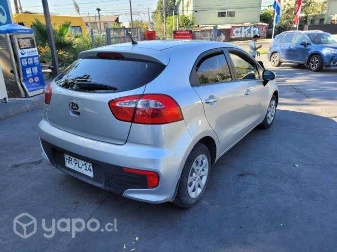 Kia rio5 buen estado 2016