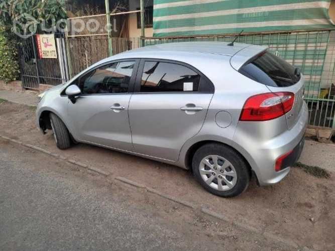 Kia rio5 buen estado 2016