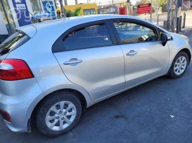 Kia rio5 buen estado 2016