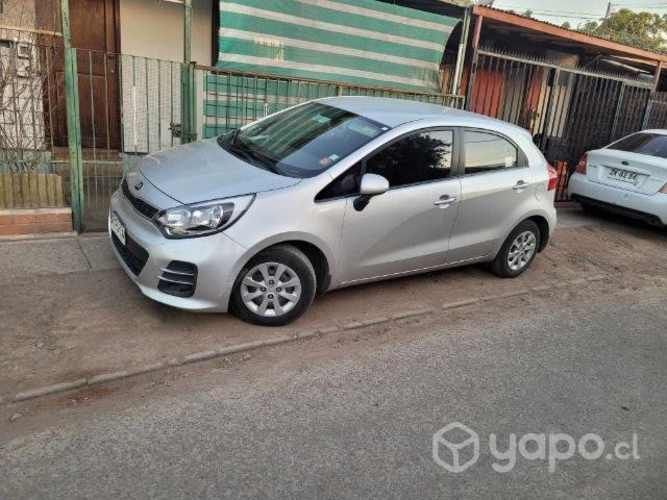Kia rio5 buen estado 2016