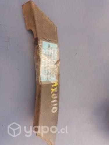 Moldura izq parachoque tras (MXU110) XUV500 2013