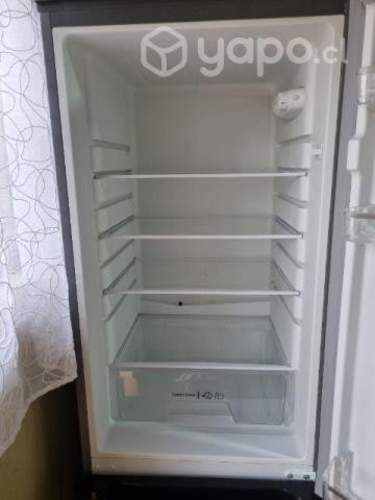 Refrigerador congelador con dispensador de agua