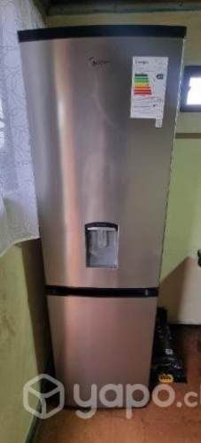 Refrigerador congelador con dispensador de agua