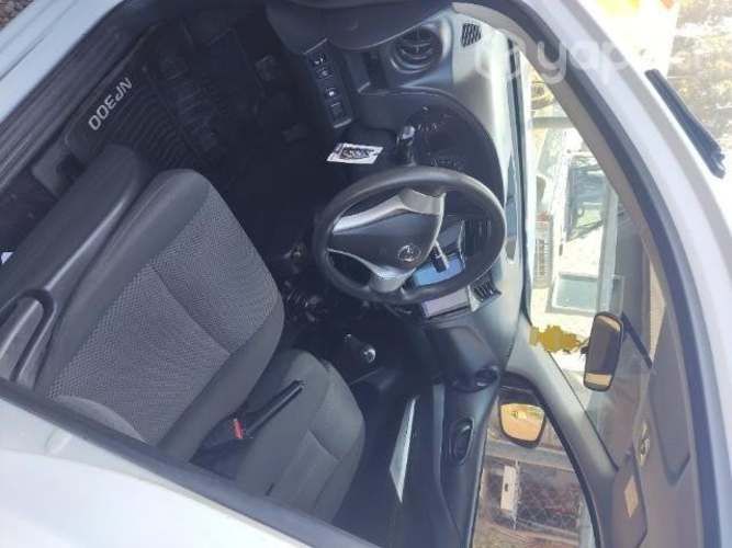 Nissan np300 cabina simple