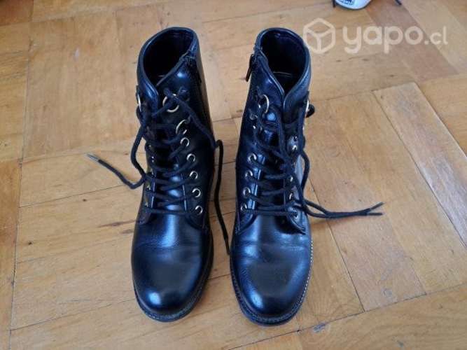 Botines y Mules marca Bata