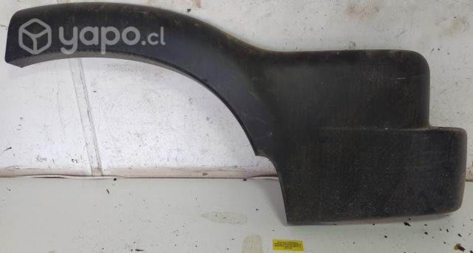 Moldura Tapabarro Tras Izq (MHS237) Mahindra Scorp