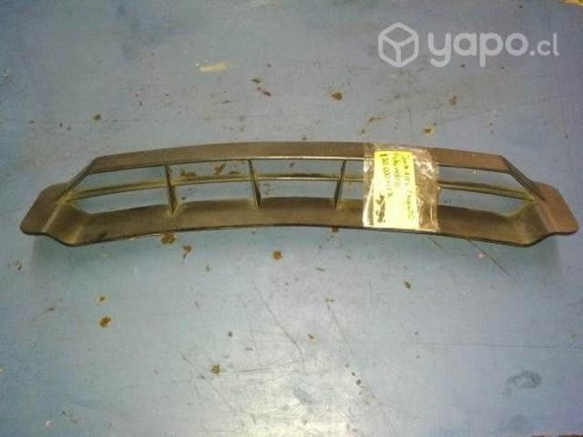 Moldura toma aire mahindra