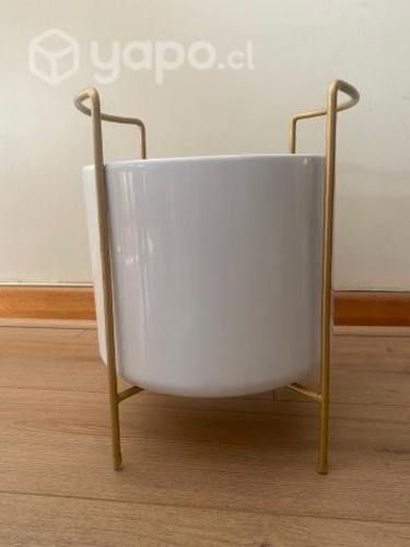 Macetero de Metal con patas color dorado