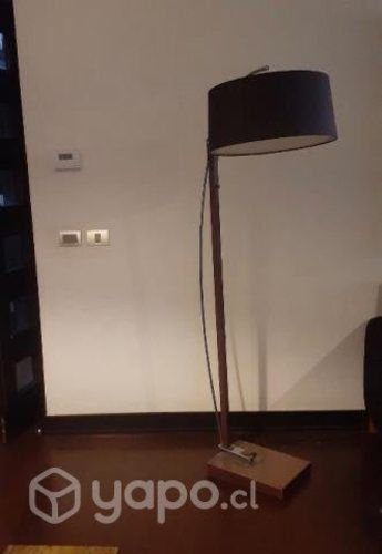 Lámpara de pie retráctil Color negro Medidas: 16