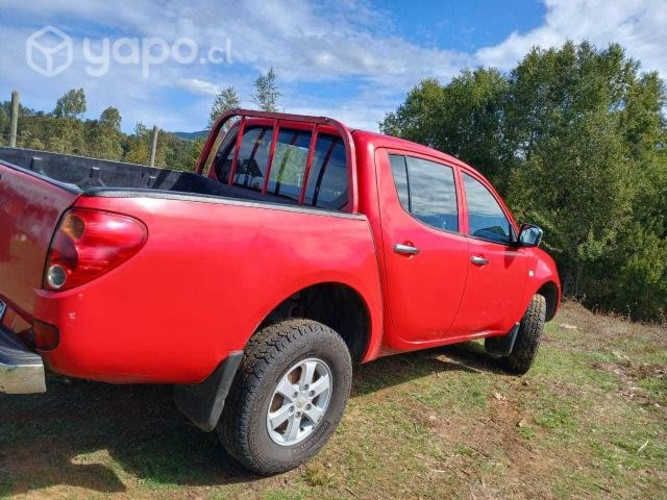 Mitsubishi l200 2014