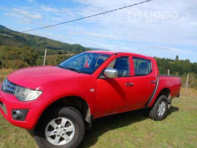 Mitsubishi l200 2014