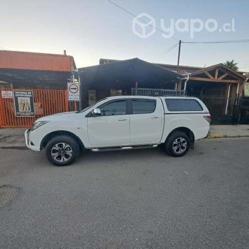 Se vende mazda impecable