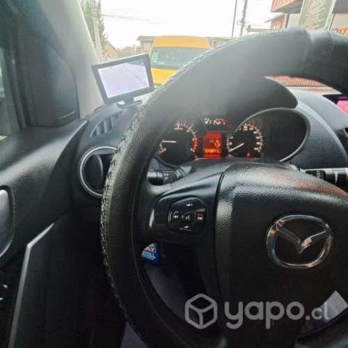 Se vende mazda impecable