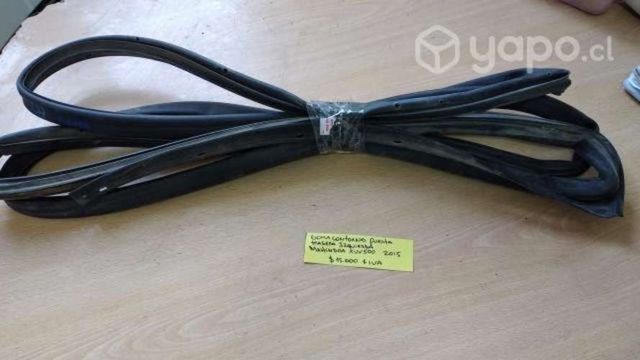 Goma contorno puerta tras izq Mahindra XUV500 2015