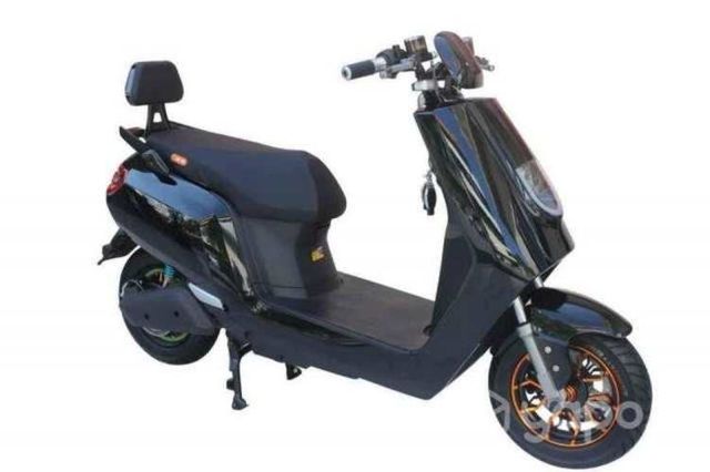 Moto eléctrica de 800w y batería 60v 20ah + 2 casc