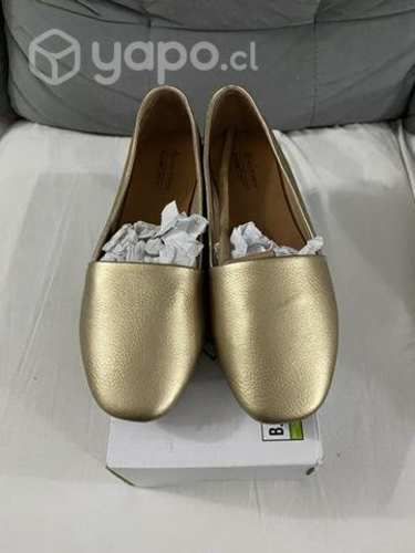 Ballerinas Call It Spring doradas
