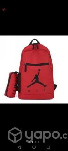 Mochila jordán más estuche