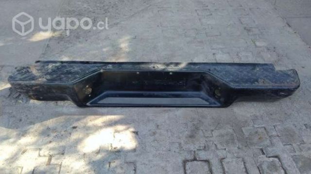 Parachoque trasero Nissan D/21 (usado)