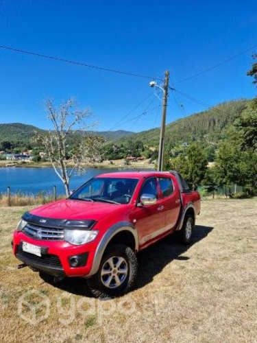 Mitsubishi l200 2015