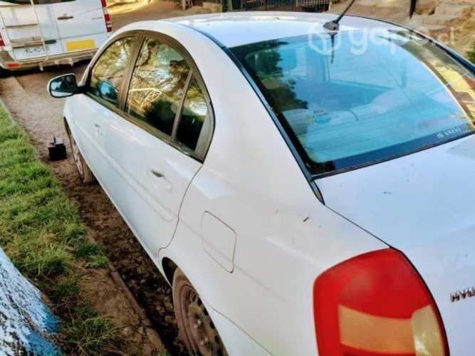 Hyundai accent 2010