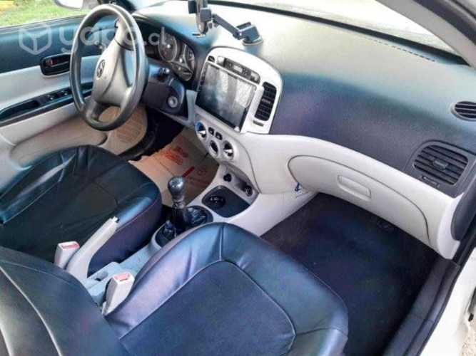 Hyundai accent 2010