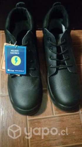 Botas de seguridad y overol