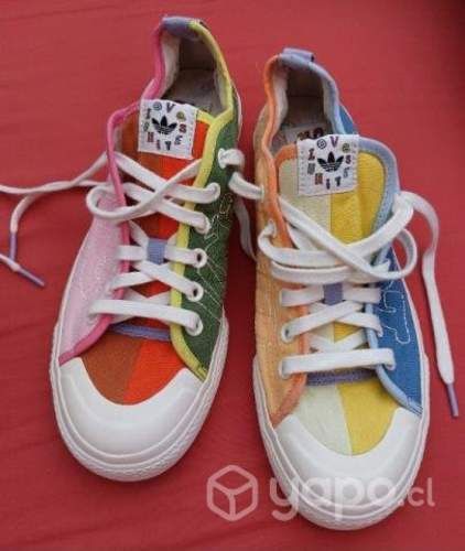 Zapatilla lona de colores marca adidas talla 41