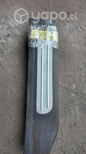 Tapiz cubre zocalo tras izq Mahindra XUV500 2015