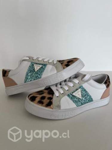 Zapatilla marca Guess semi nueva