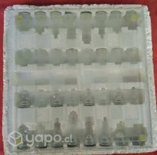 Juego de ajedrez de vidrio nuevo