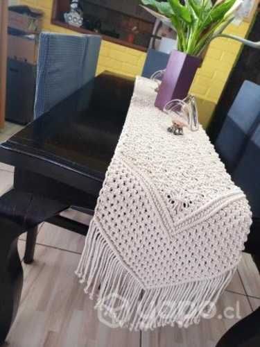 Camino de mesa en macramé