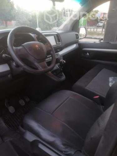 Peugeot traveller