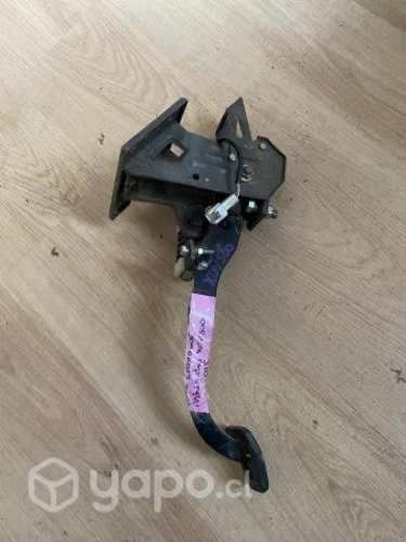 Pedal embrague Mahindra XUV500 2015