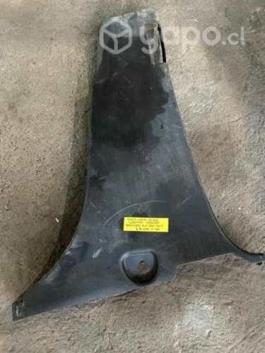 Tapiz cubre pilar inf DER Mahindra XUV500 2015