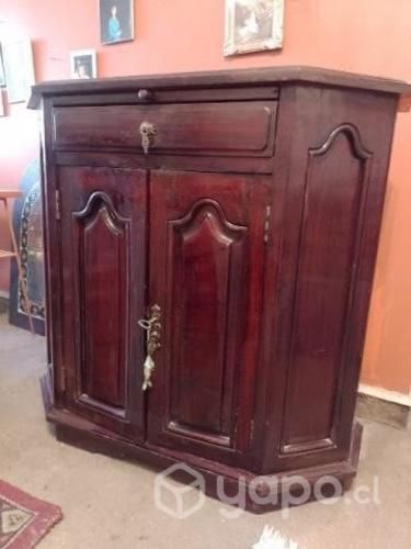 Precioso mueble tipo aparador de dos puertas