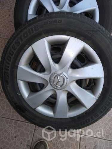 Cuatro neumáticos con llantas R15