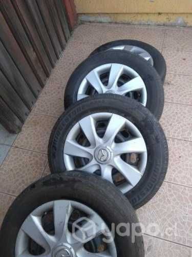 Cuatro neumáticos con llantas R15