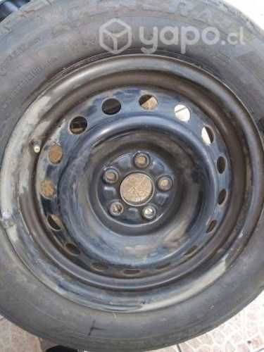 Cuatro neumáticos con llantas R15