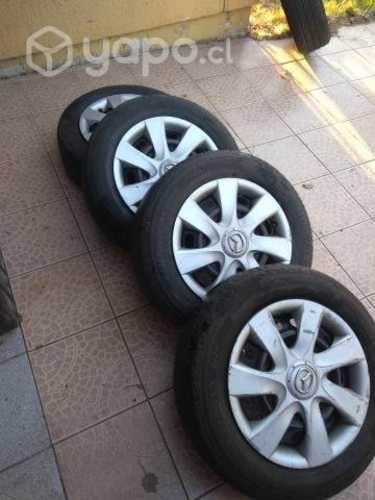 Cuatro neumáticos con llantas R15