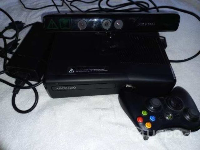 Consola XBOX 360 KINECT + 4 juegos
