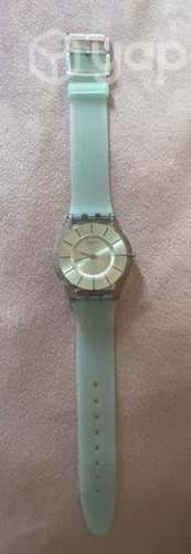 Hermoso y delicado reloj Swatch