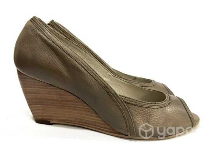 Zapato de Cuero Marca Pollini N*39 Café Claro