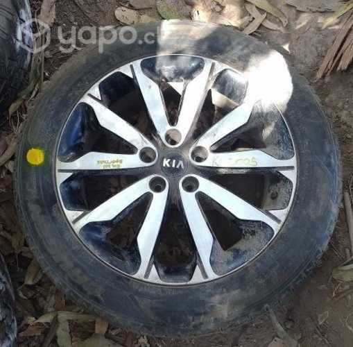 Llanta Aluminio Detalle Con Neumático Kia Sportag