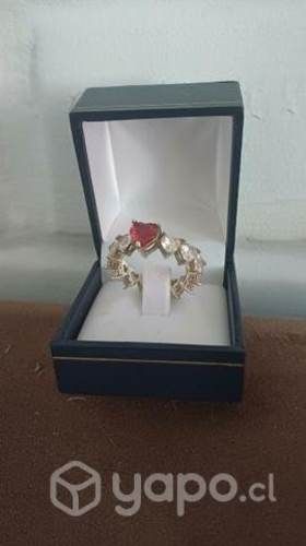Anillo de rubí y zircones