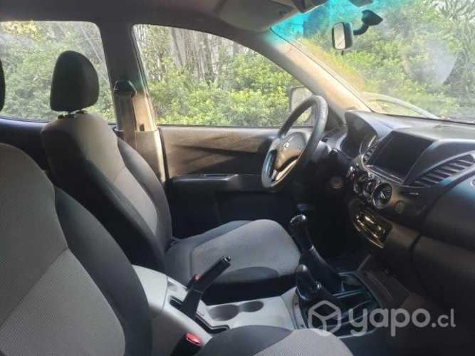 Mitsubishi l200 2014
