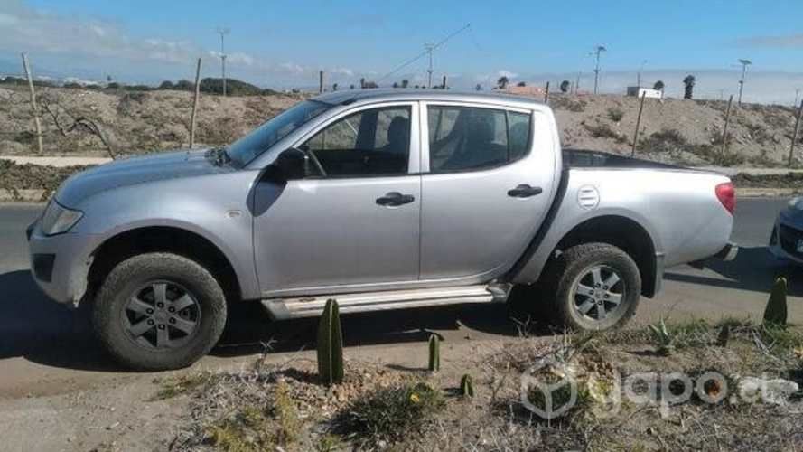 Camioneta l200 único dueño
