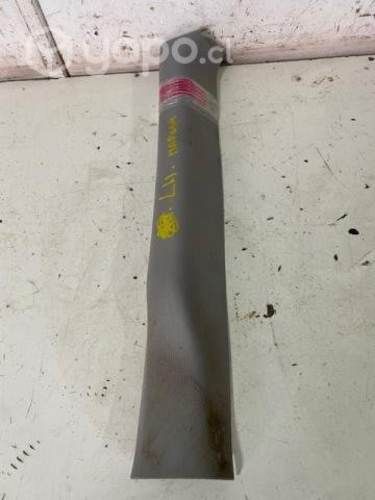 Tapa cubre pilar del izq sup (MAP064) Mahindra Pik