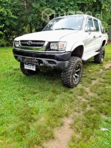 Camioneta Toyota hilux 4x4